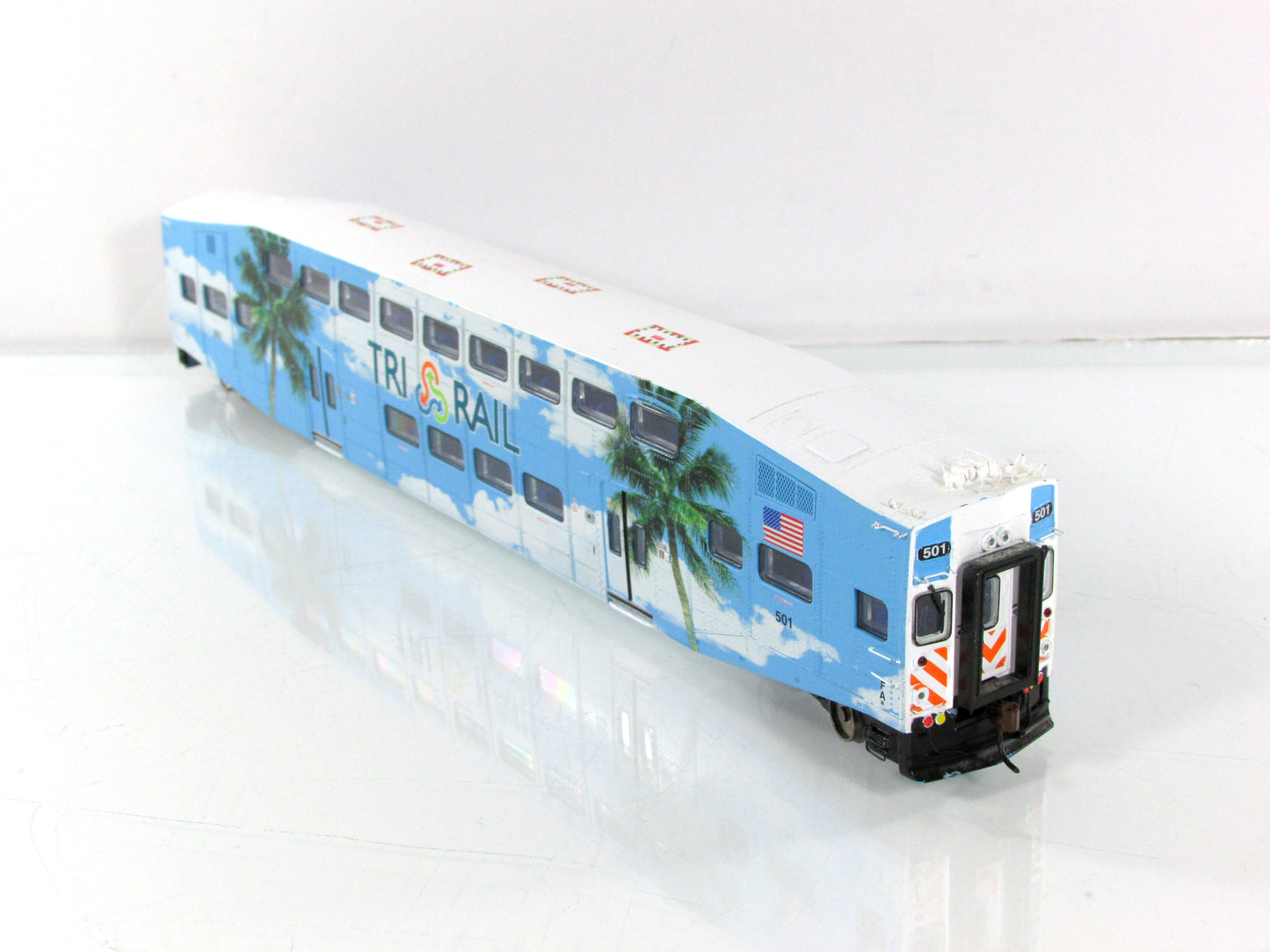 HO Scale ***TRI RAIL*** Bombardier Commuter Coach #501 - Athearn 25527 **RARE