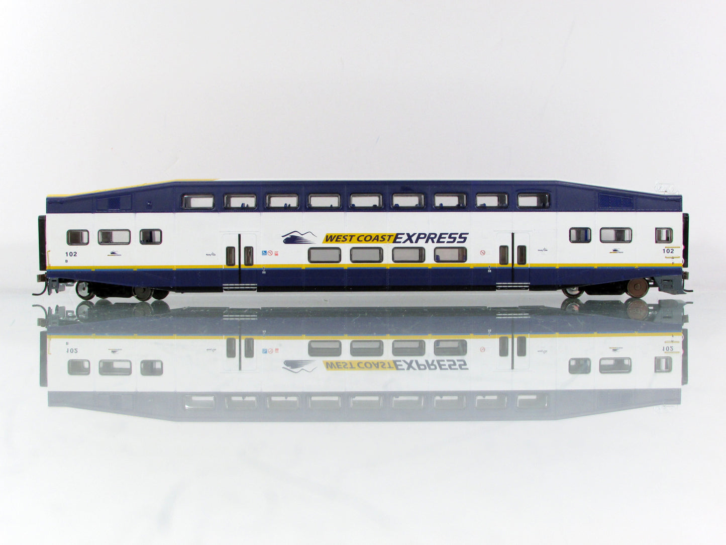 HO Scale ***WEST COAST EXPRESS*** Bombardier Control Car #102 ---- Athearn 2544