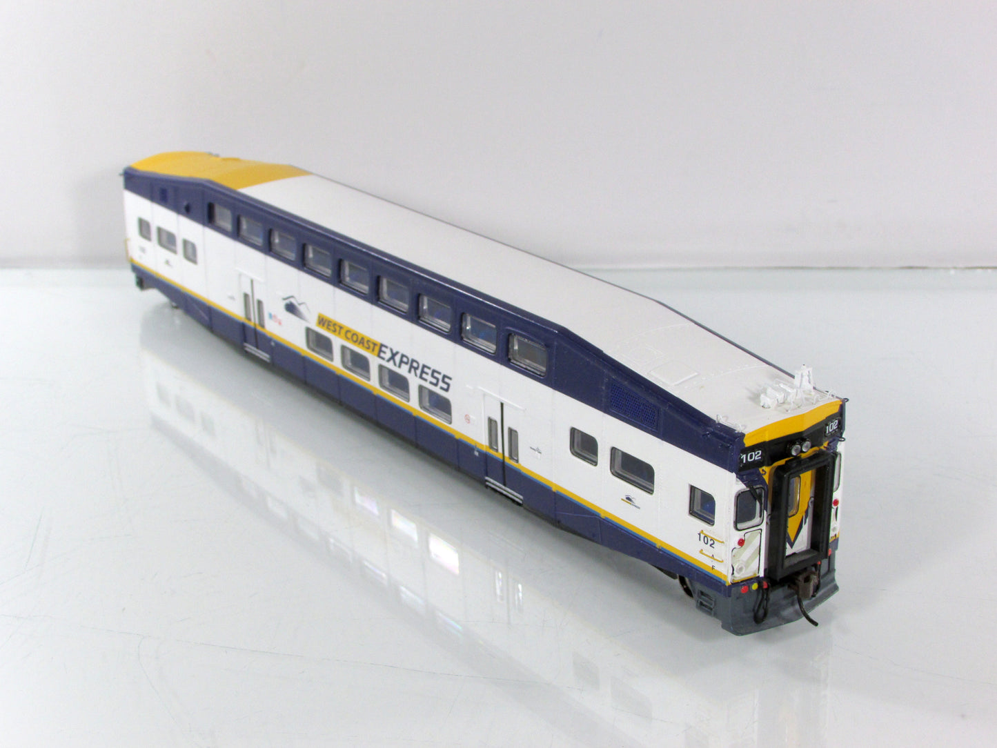 HO Scale ***WEST COAST EXPRESS*** Bombardier Control Car #102 ---- Athearn 2544