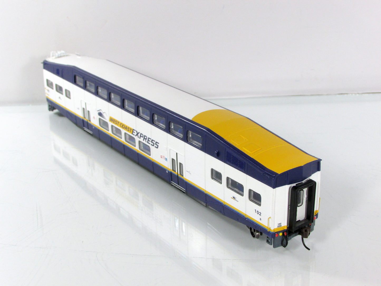 HO Scale ***WEST COAST EXPRESS*** Bombardier Control Car #102 ---- Athearn 2544