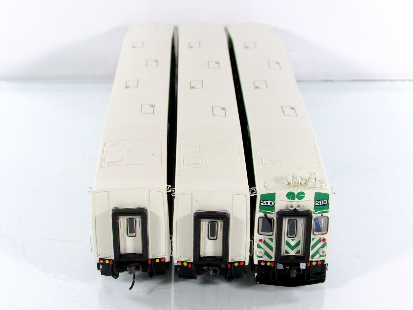 HO Scale ***GO TRANSIT*** Bombardier Bi-Level Commuter Car 3-Set - Athearn 2581