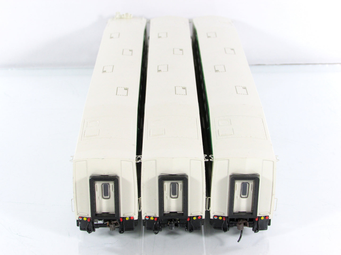 HO Scale ***GO TRANSIT*** Bombardier Bi-Level Commuter Car 3-Set - Athearn 2581