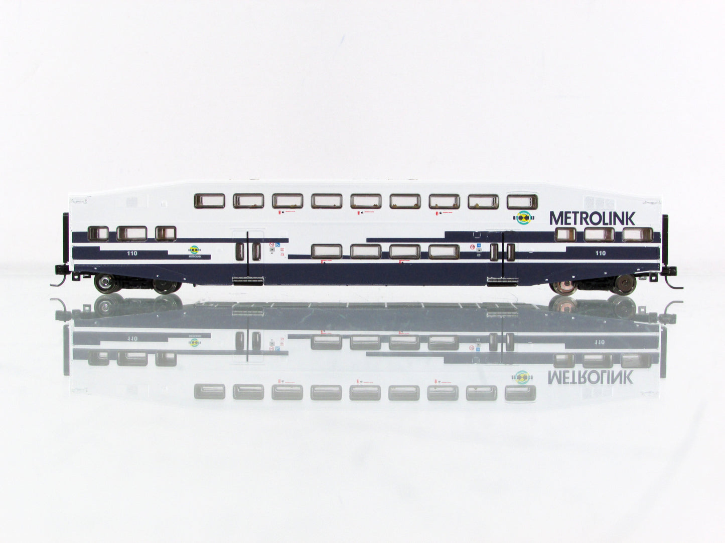 N Scale ***METROLINK*** Bi-Level Bombardier Coach #110 - Athearn 10174 **RARE
