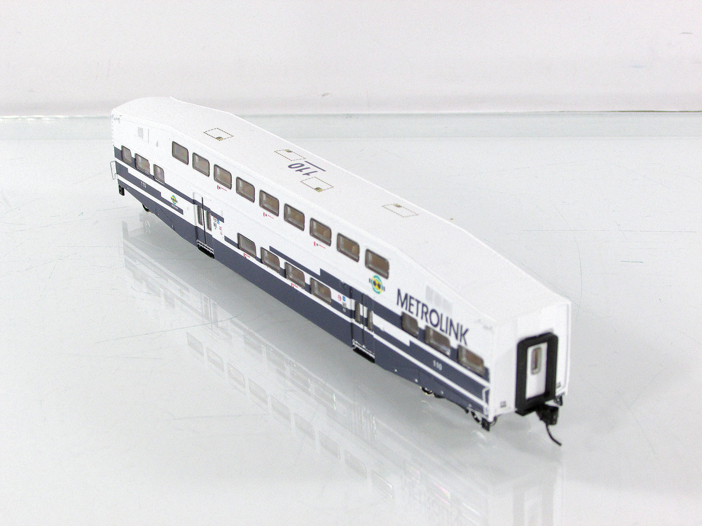 N Scale ***METROLINK*** Bi-Level Bombardier Coach #110 - Athearn 10174 **RARE