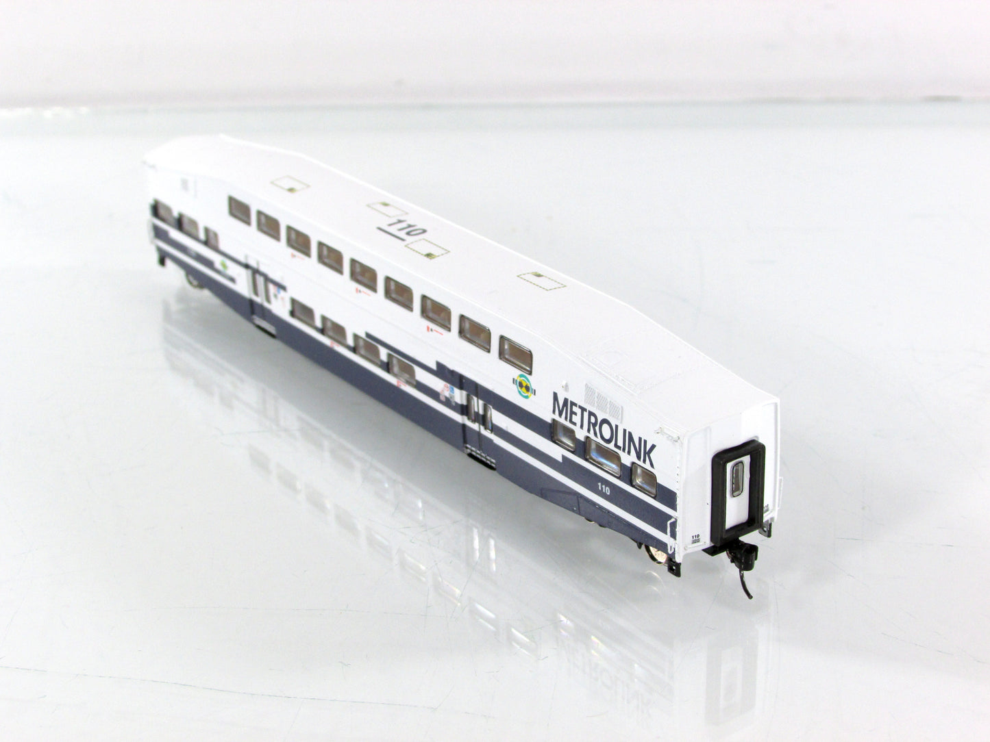 N Scale ***METROLINK*** Bi-Level Bombardier Coach #110 - Athearn 10174 **RARE