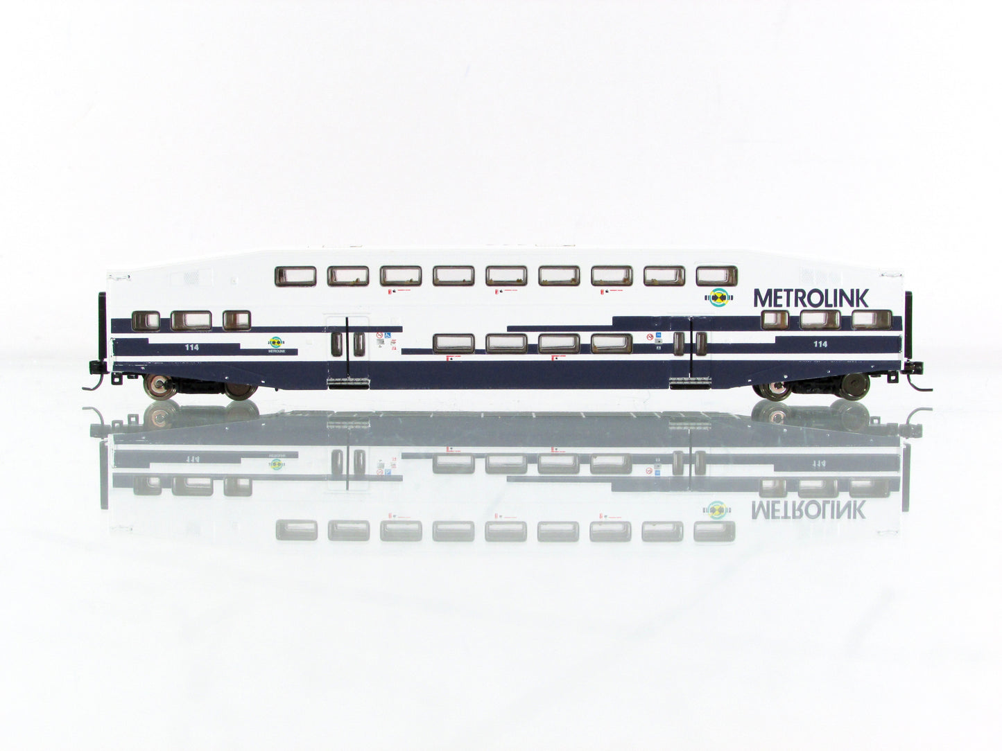 N Scale ***METROLINK*** Bi-Level Bombardier Coach #114 - Athearn 10154 **RARE