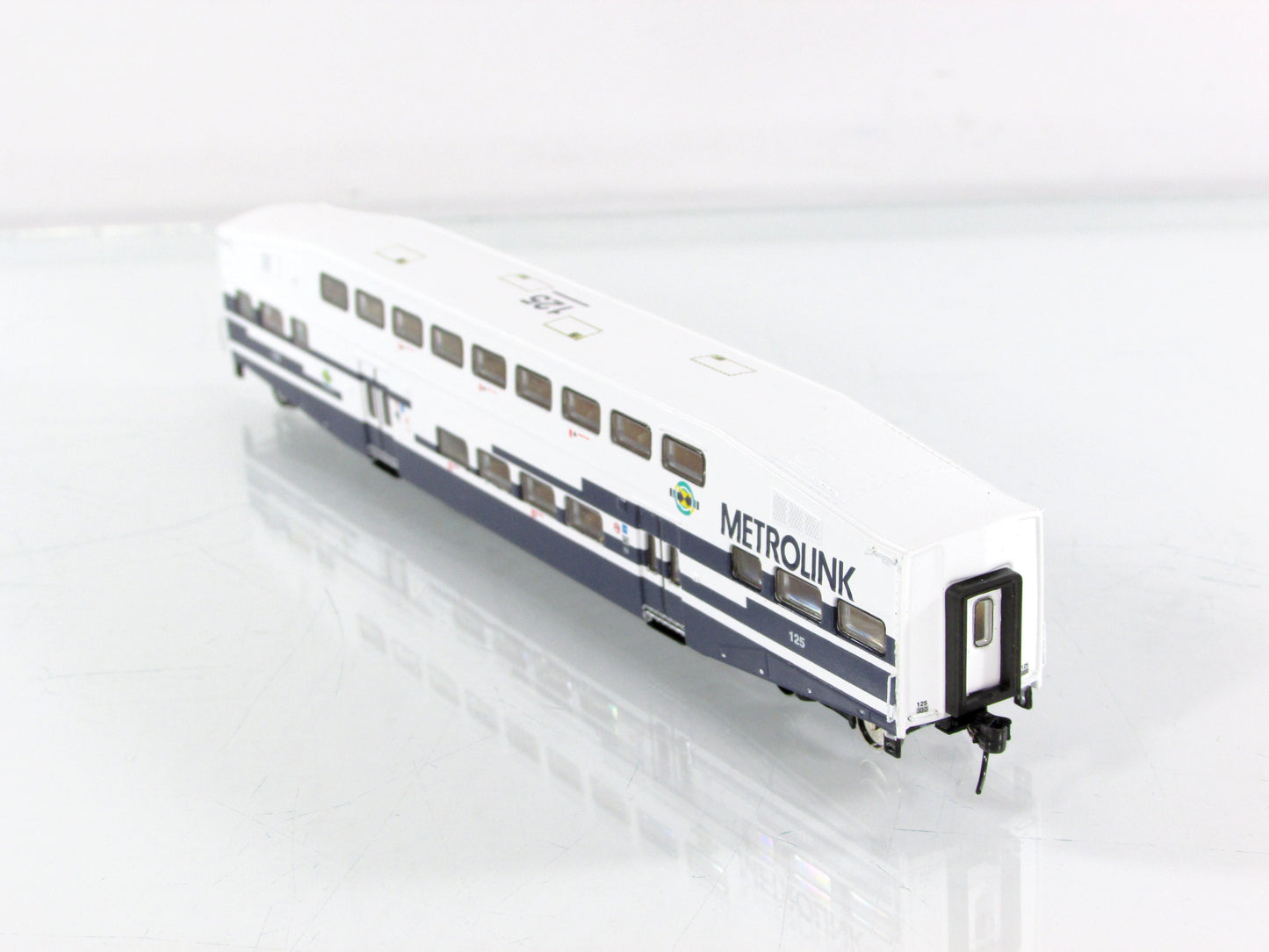 N Scale ***METROLINK*** Bi-Level Bombardier Coach #125 - Athearn 10174 **RARE