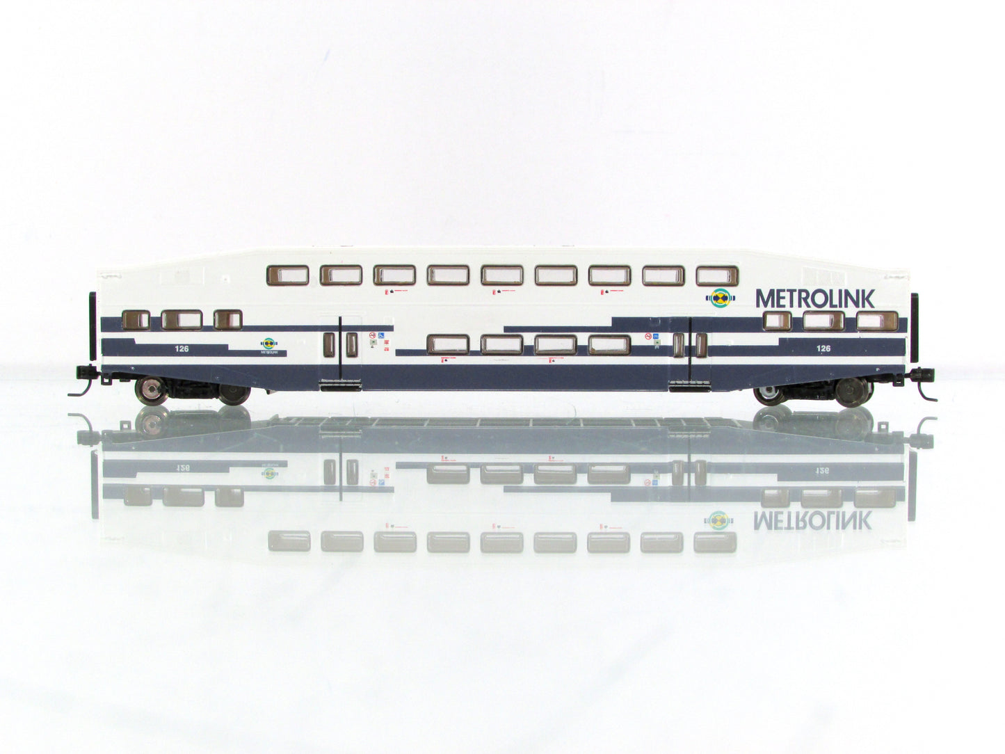 N Scale ***METROLINK*** Bi-Level Bombardier Coach #126 - Athearn 26012 **RARE
