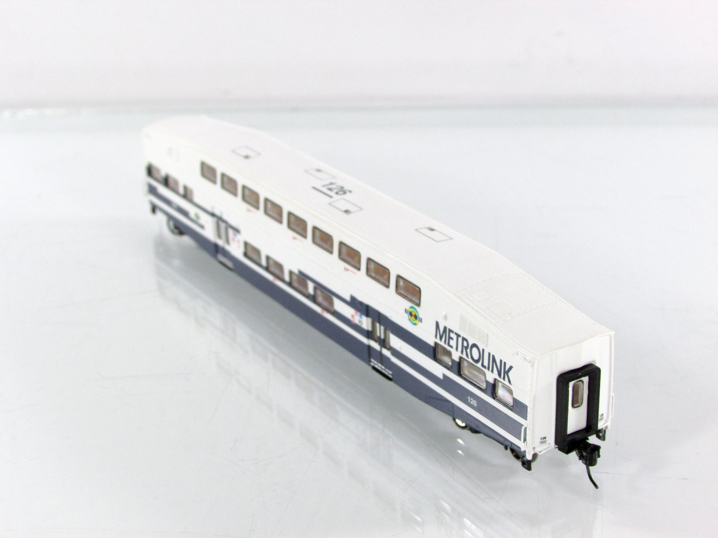 N Scale ***METROLINK*** Bi-Level Bombardier Coach #126 - Athearn 26012 **RARE
