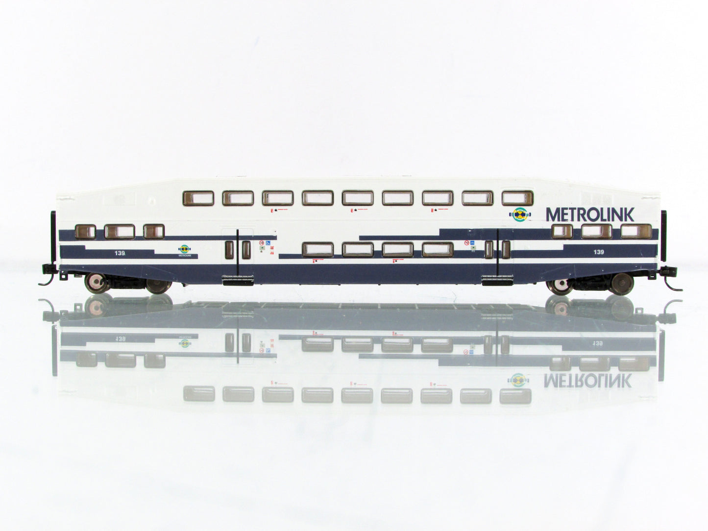 N Scale ***METROLINK*** Bi-Level Bombardier Coach #139 - Athearn 26013 **RARE
