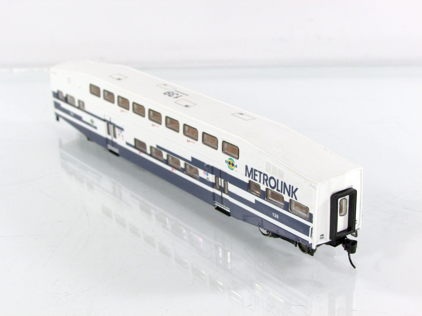 N Scale ***METROLINK*** Bi-Level Bombardier Coach #139 - Athearn 26013 **RARE
