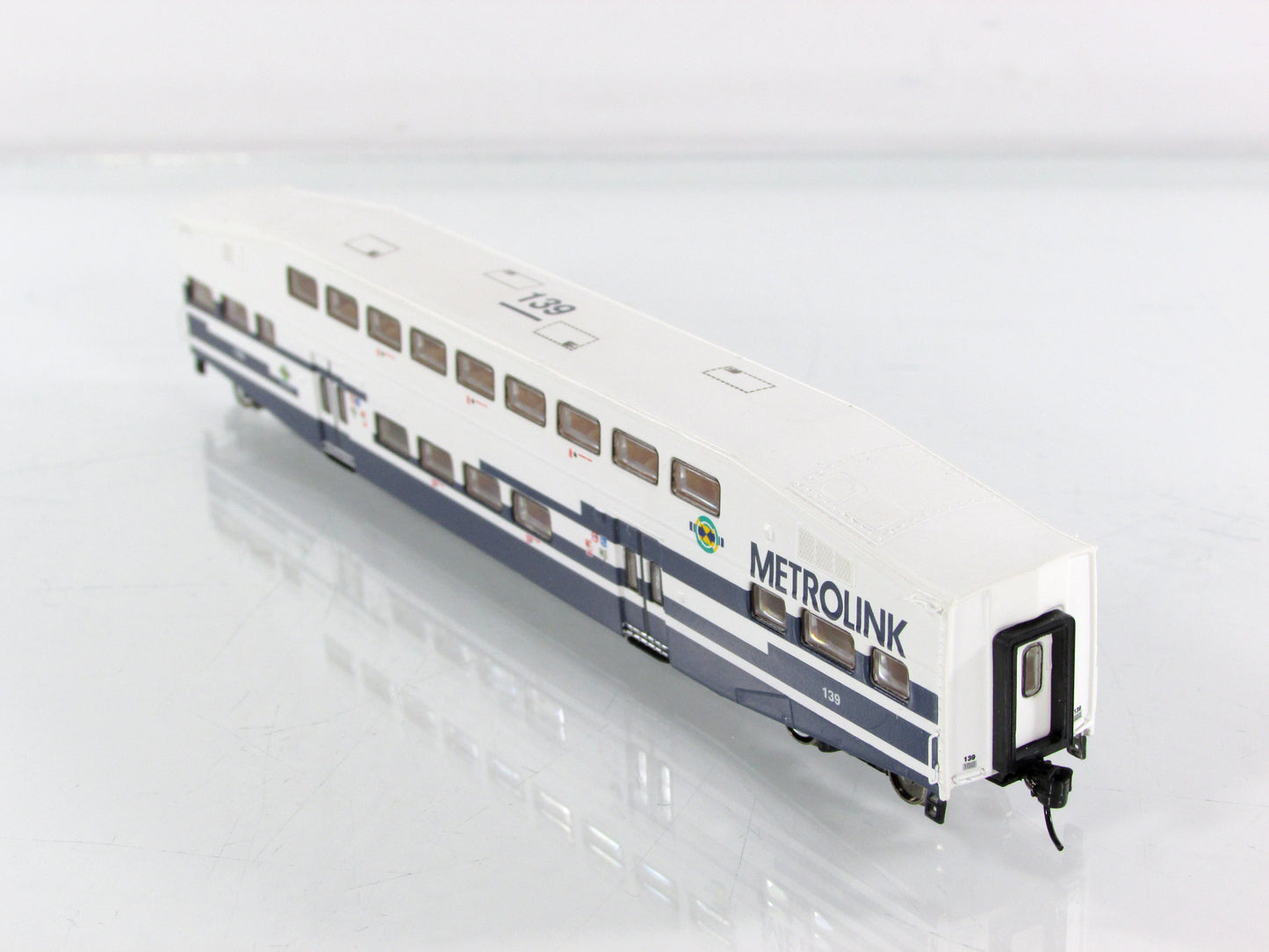 N Scale ***METROLINK*** Bi-Level Bombardier Coach #139 - Athearn 26013 **RARE