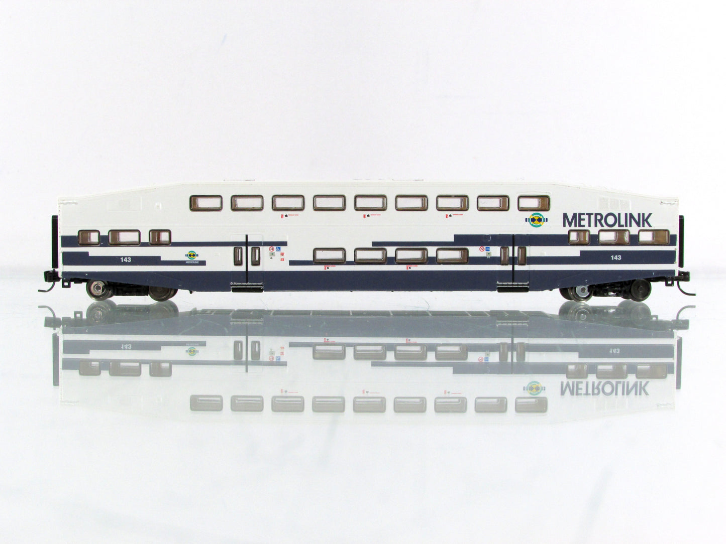 N Scale ***METROLINK*** Bi-Level Bombardier Coach #143 - Athearn 26013 **RARE