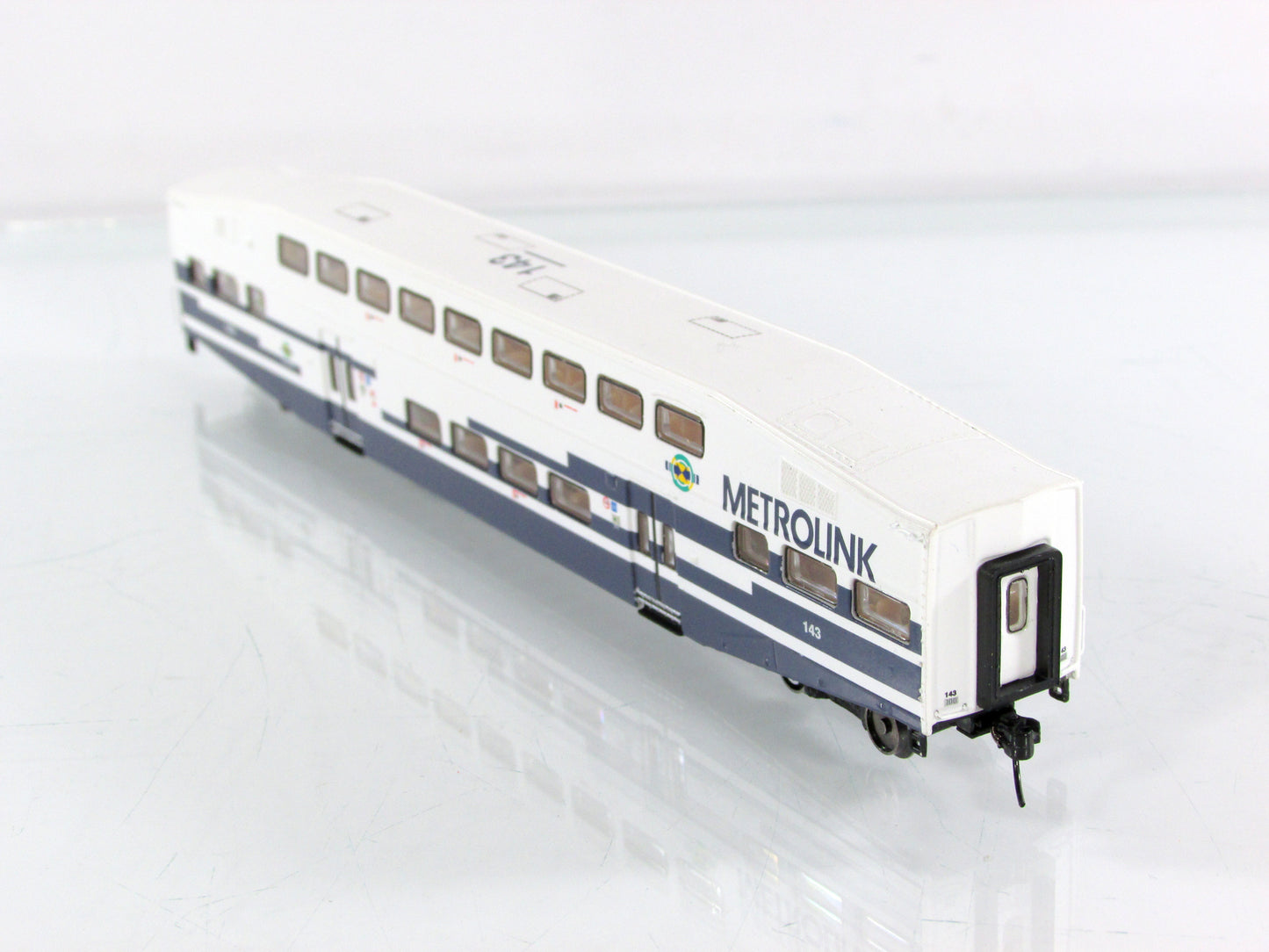 N Scale ***METROLINK*** Bi-Level Bombardier Coach #143 - Athearn 26013 **RARE