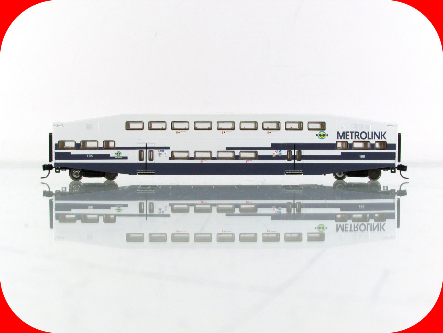 N Scale ***METROLINK*** Bi-Level Bombardier Coach #195 - Athearn 10178 **RARE