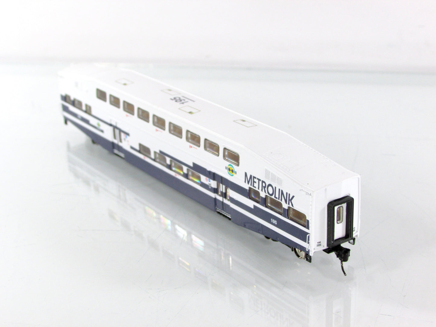 N Scale ***METROLINK*** Bi-Level Bombardier Coach #195 - Athearn 10178 **RARE