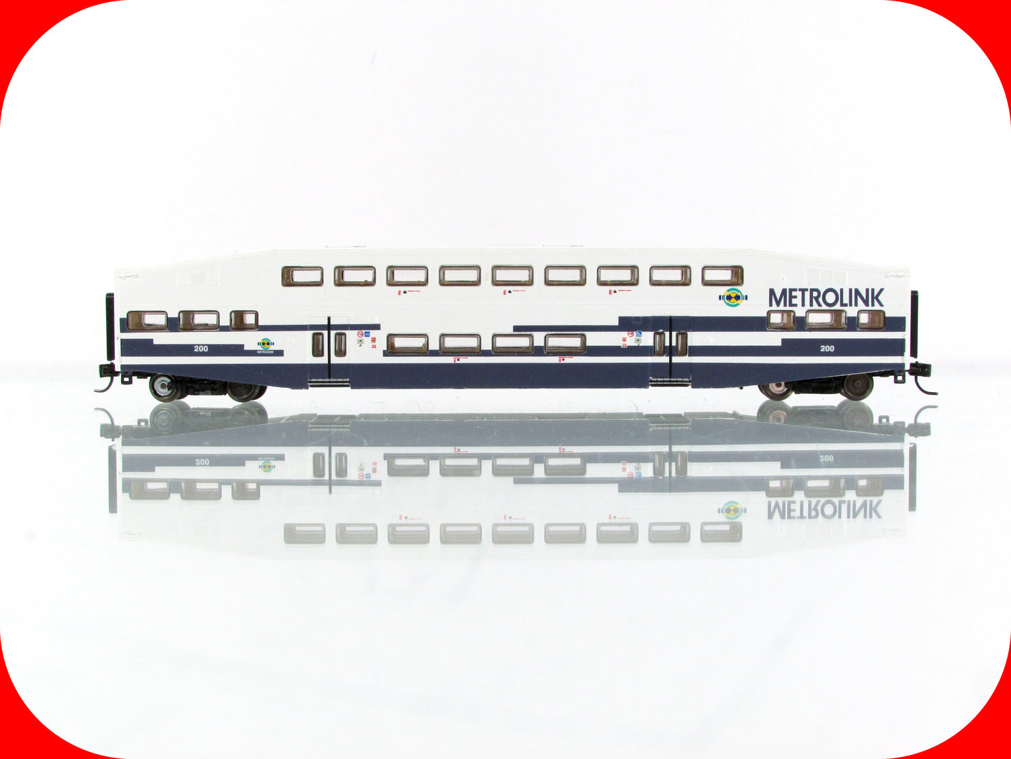 N Scale ***METROLINK*** Bi-Level Bombardier Coach #200 - Athearn 26013 **RARE