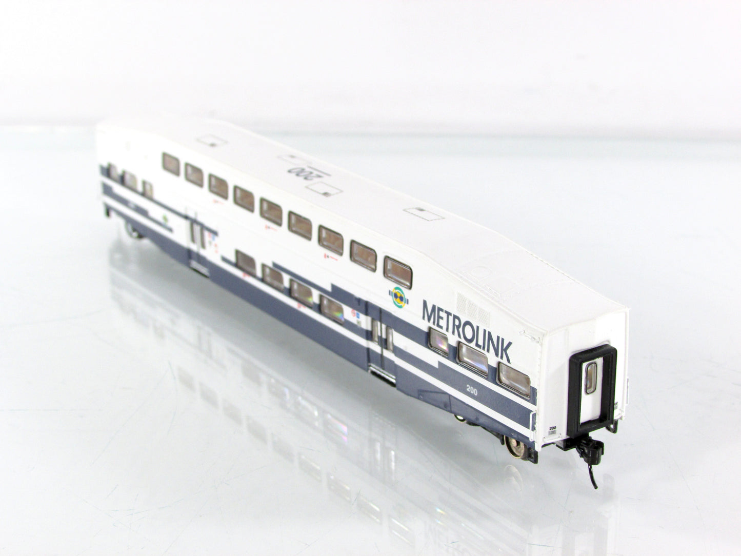 N Scale ***METROLINK*** Bi-Level Bombardier Coach #200 - Athearn 26013 **RARE