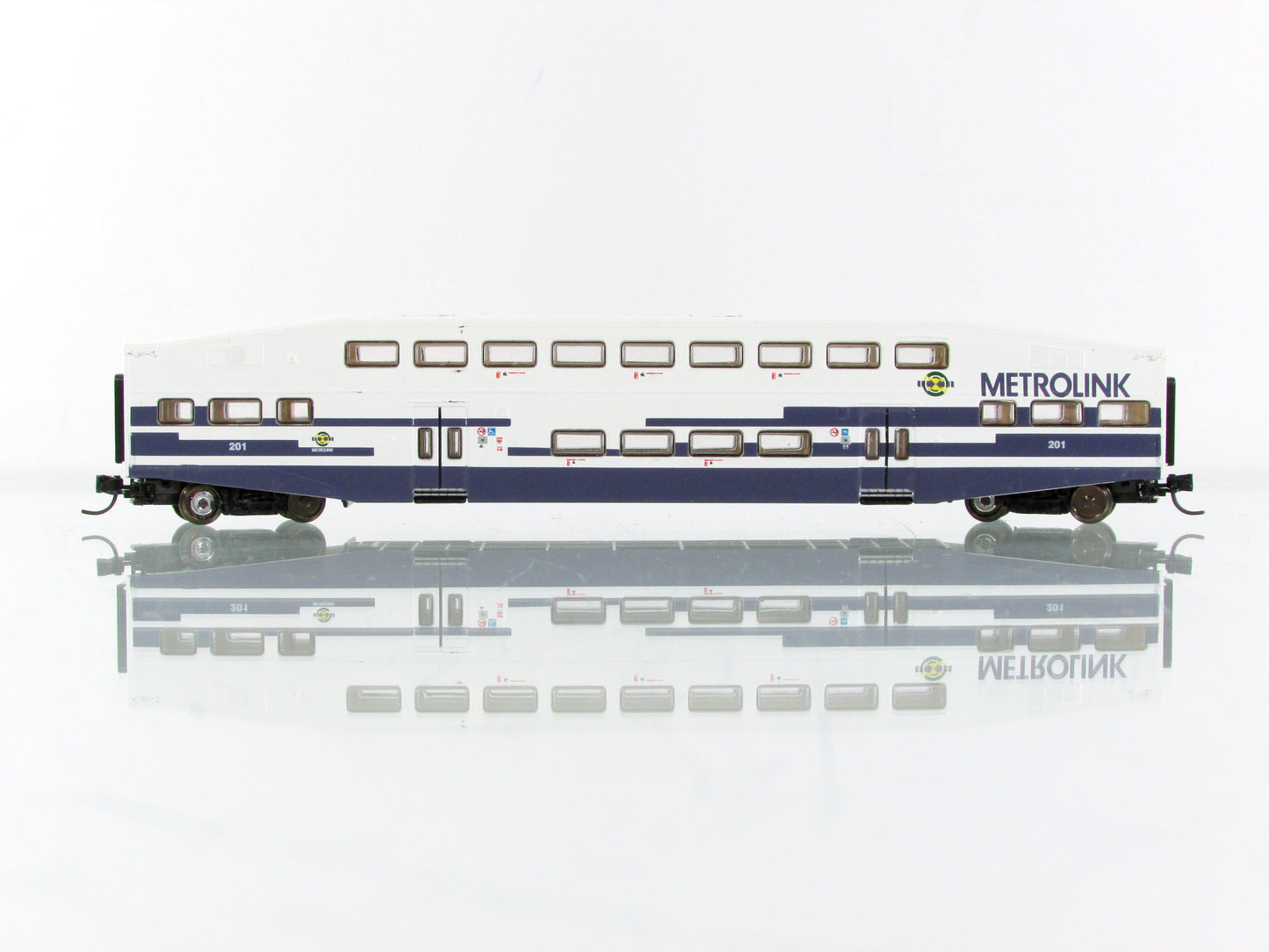 N Scale ***METROLINK*** Bi-Level Bombardier Commuter Coach #201 - Athearn 10140