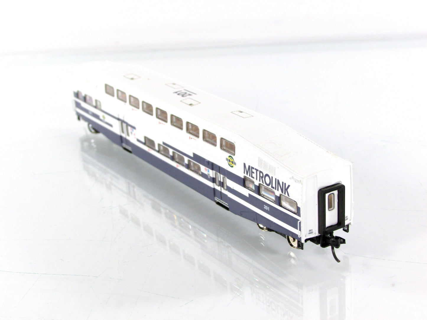 N Scale ***METROLINK*** Bi-Level Bombardier Commuter Coach #201 - Athearn 10140