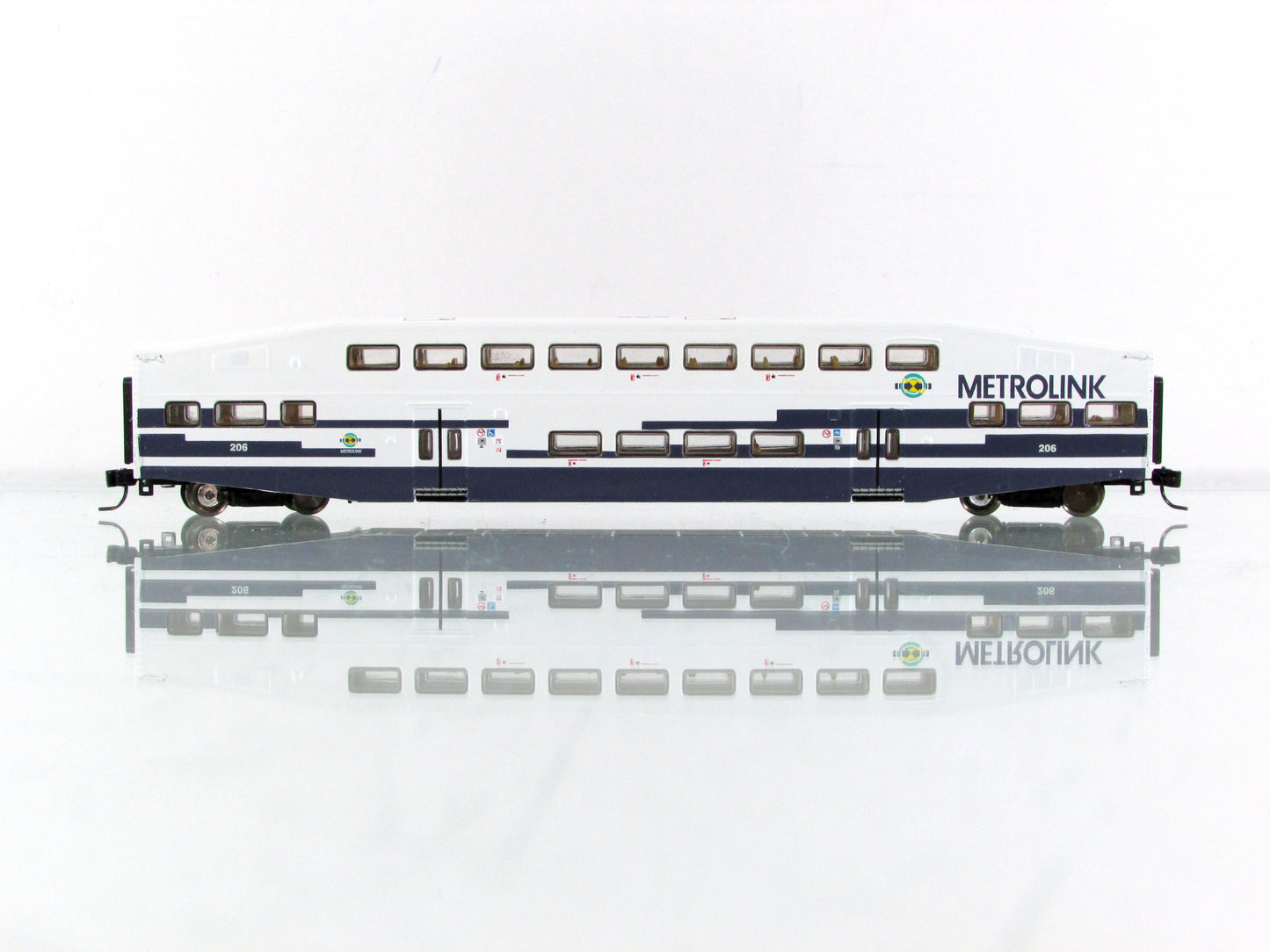 N Scale ***METROLINK*** Bi-Level Bombardier Coach #206 - Athearn 10158 **RARE