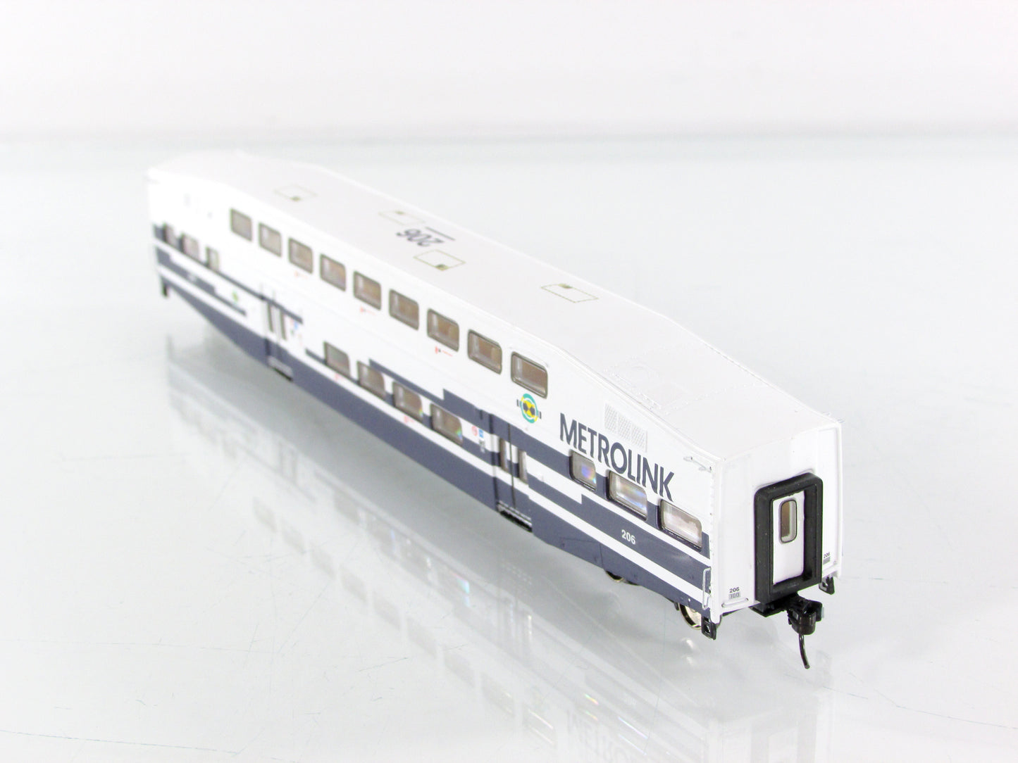 N Scale ***METROLINK*** Bi-Level Bombardier Coach #206 - Athearn 10158 **RARE
