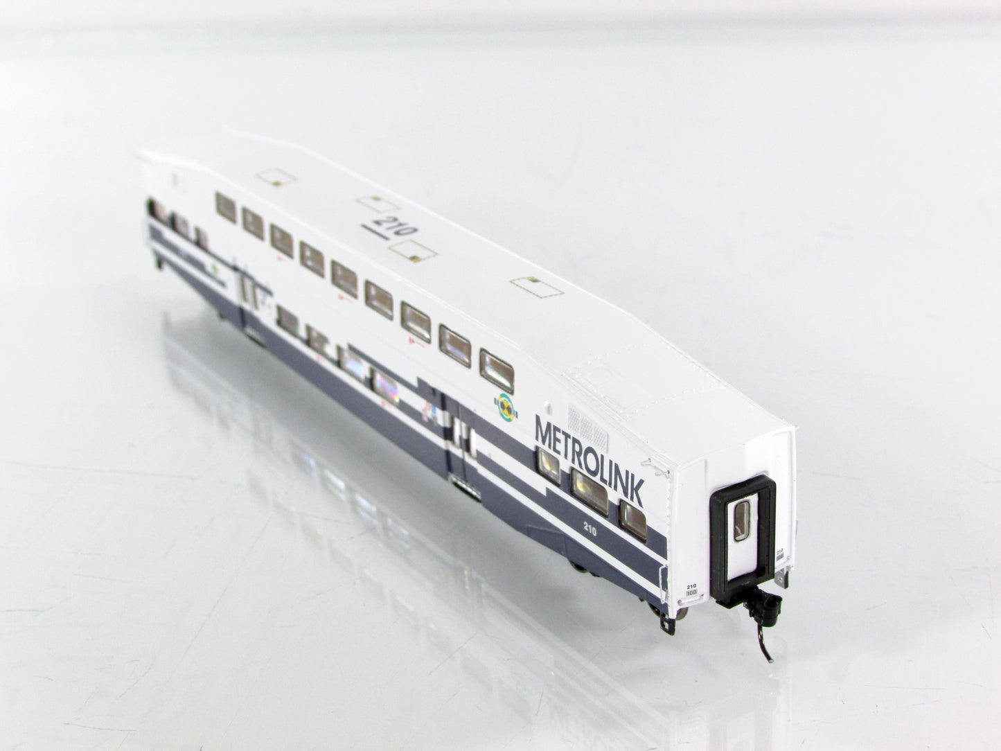 N Scale ***METROLINK*** Bi-Level Bombardier Coach #210 - Athearn 10178 **RARE