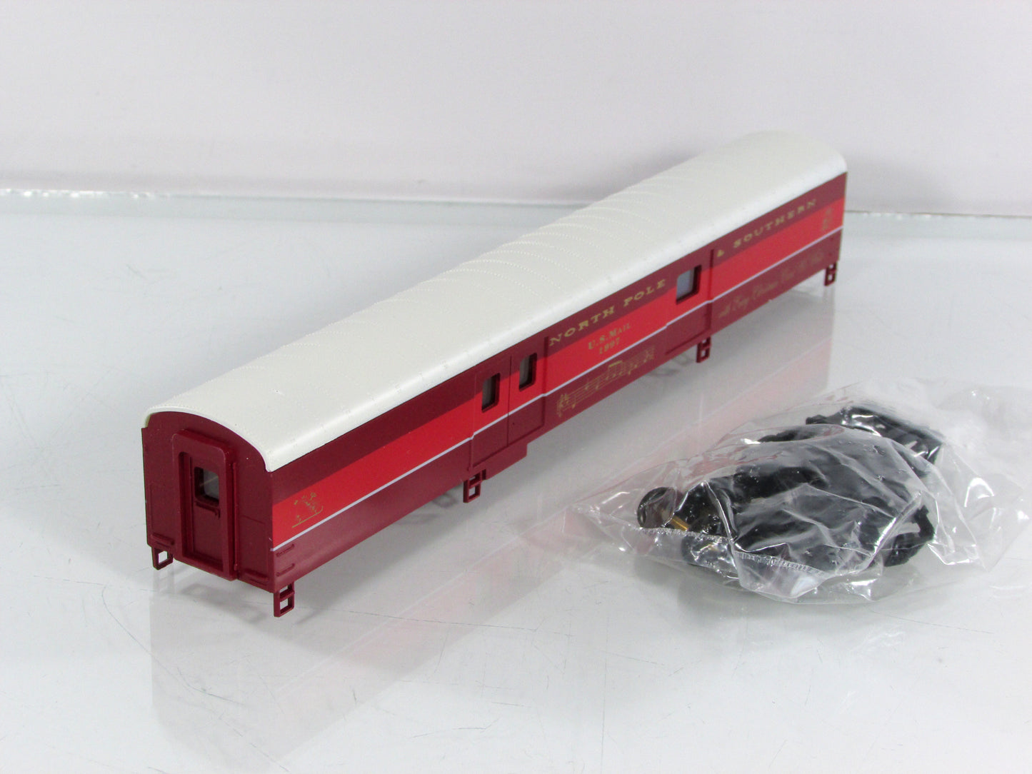 HO Scale **NORTH POLE & SOUTHERN** 1997 CHRISTMAS 72' Baggage-RPO Car - Con-Cor