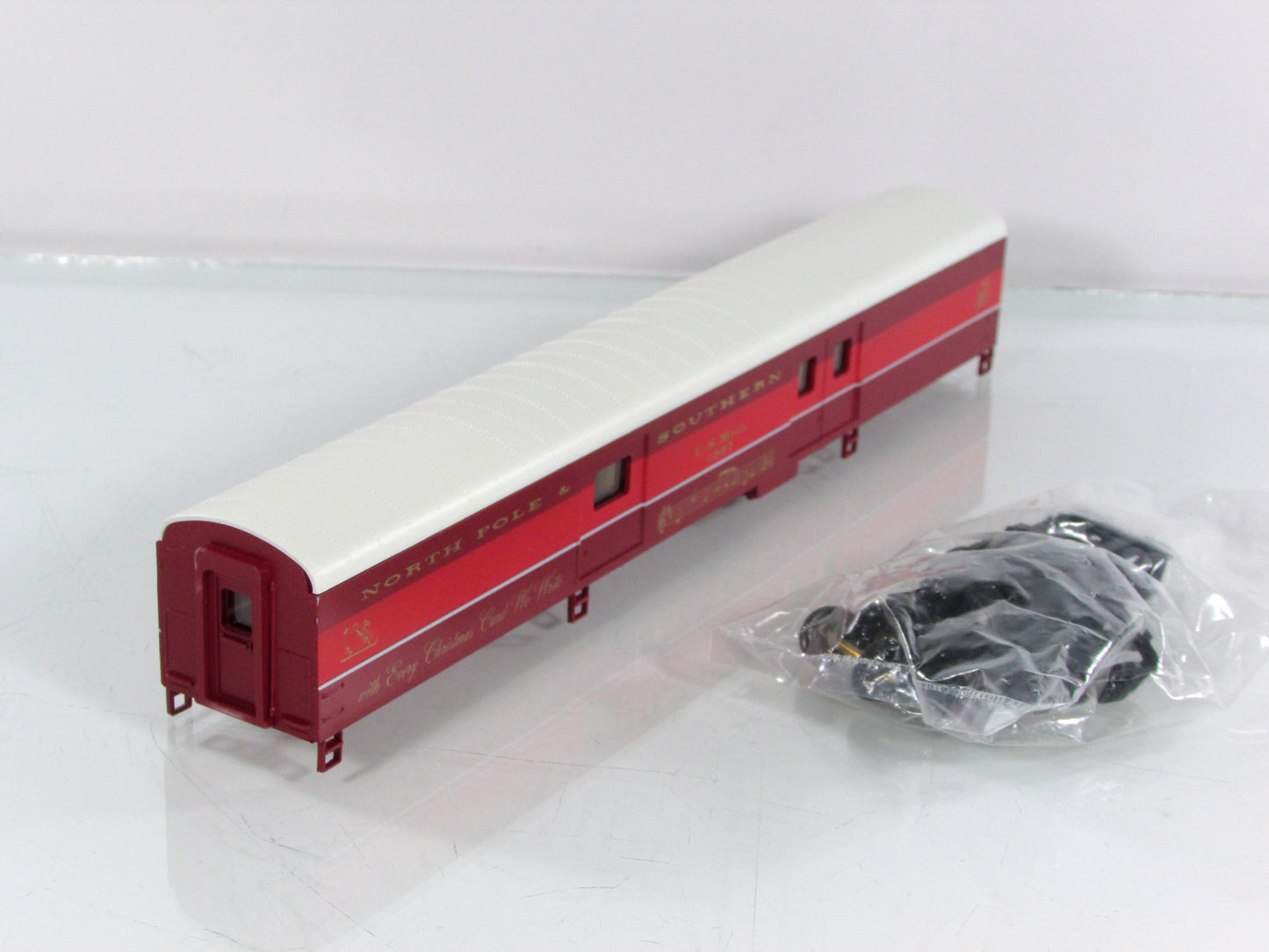HO Scale **NORTH POLE & SOUTHERN** 1997 CHRISTMAS 72' Baggage-RPO Car - Con-Cor