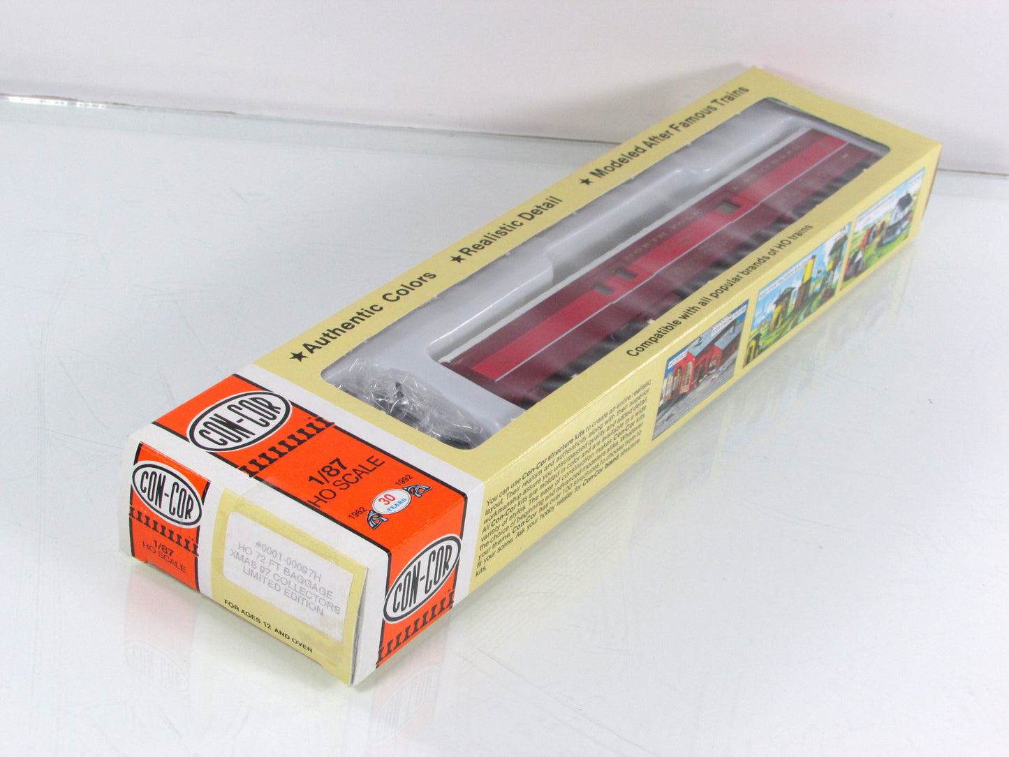 HO Scale **NORTH POLE & SOUTHERN** 1997 CHRISTMAS 72' Baggage-RPO Car - Con-Cor