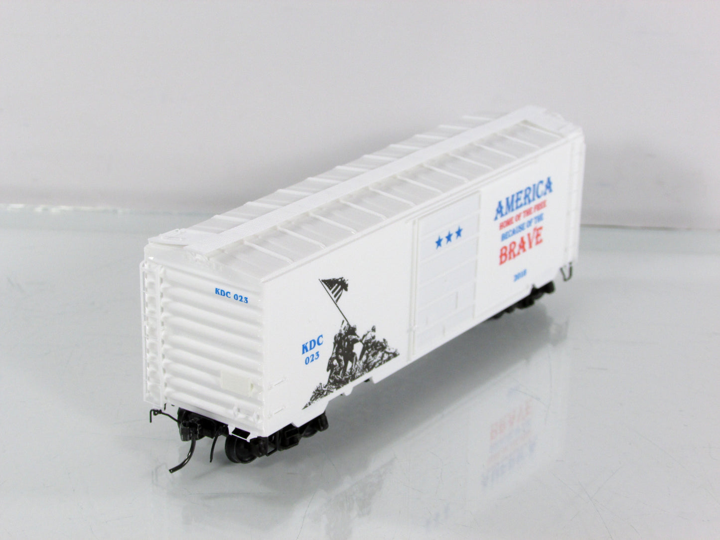 HO Scale ***AMERICA, HOME of the FREE, BRAVE*** Box Car - Kadee Special 6923