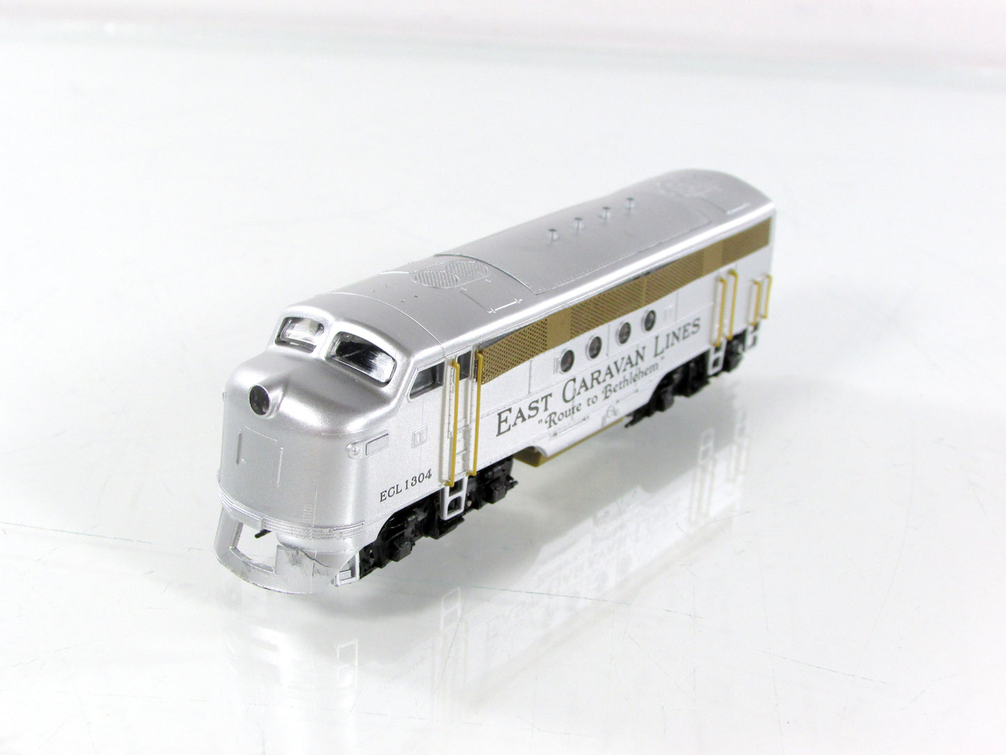 N Scale *EAST CARAVAN LINES* CHRISTMAS FT -Micro Trains 98751581 *DCC Rdy, READ