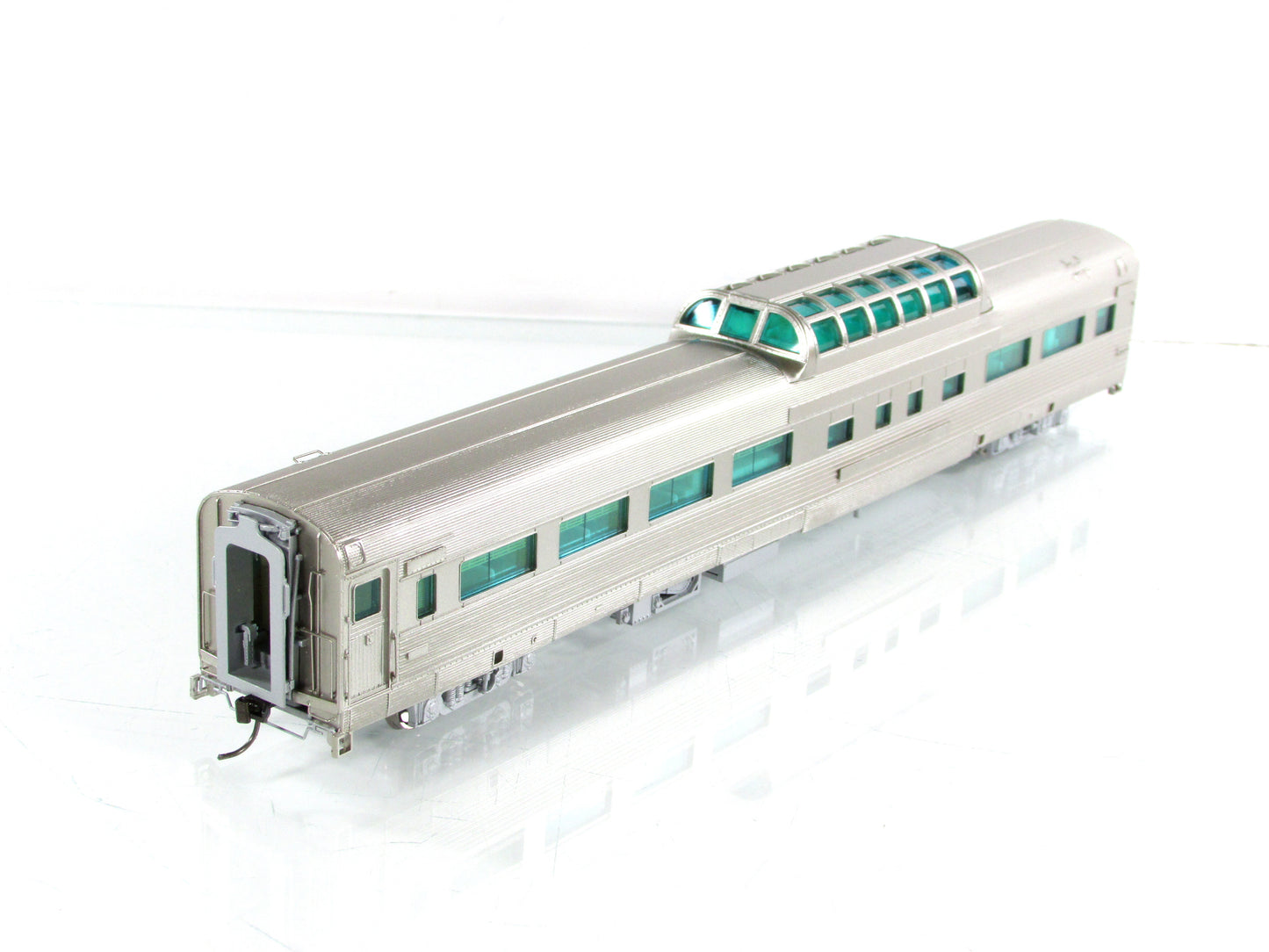 HO Scale ***UNDECORATED*** California Zephyr Dome Car --Broadway 1023, Lighted