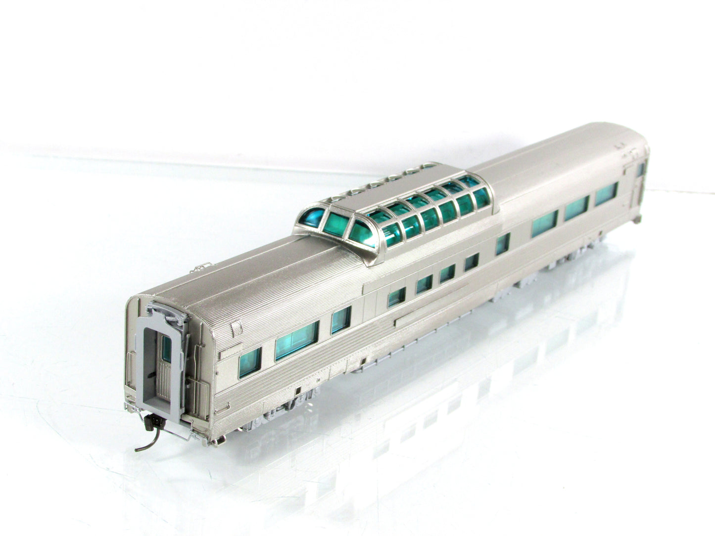 HO Scale ***UNDECORATED*** California Zephyr Dome Car --Broadway 1023, Lighted