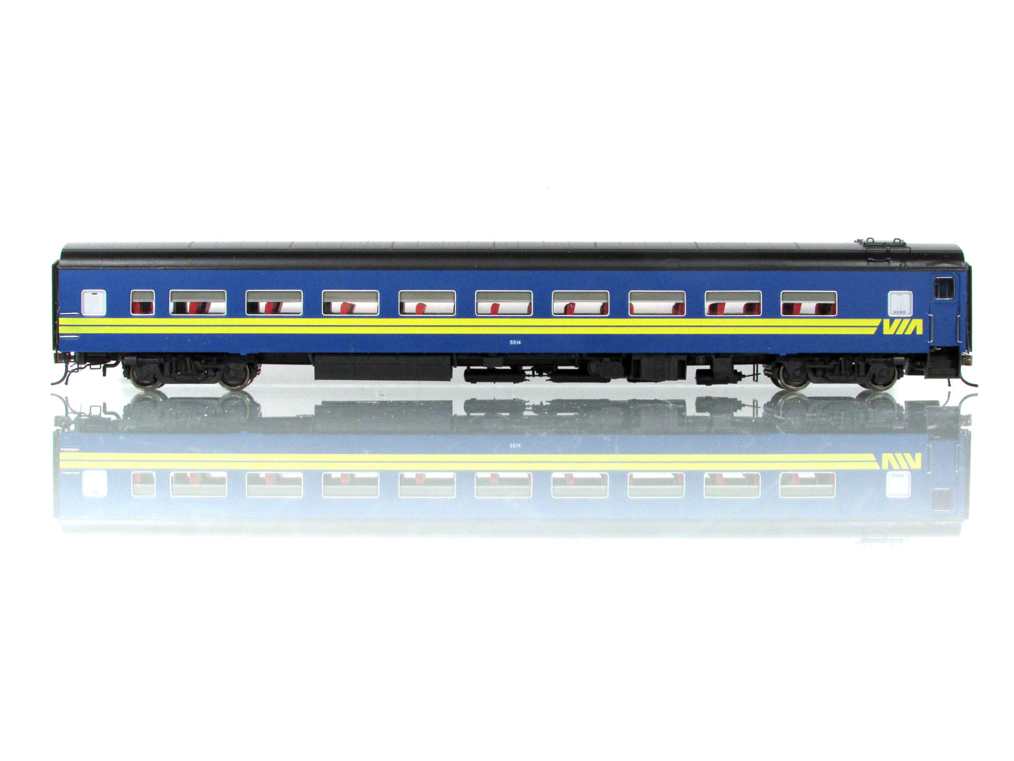 HO Scale ***VIA RAIL CANADA*** Passenger Coach #5514 --- Rapido 100006, Lighted