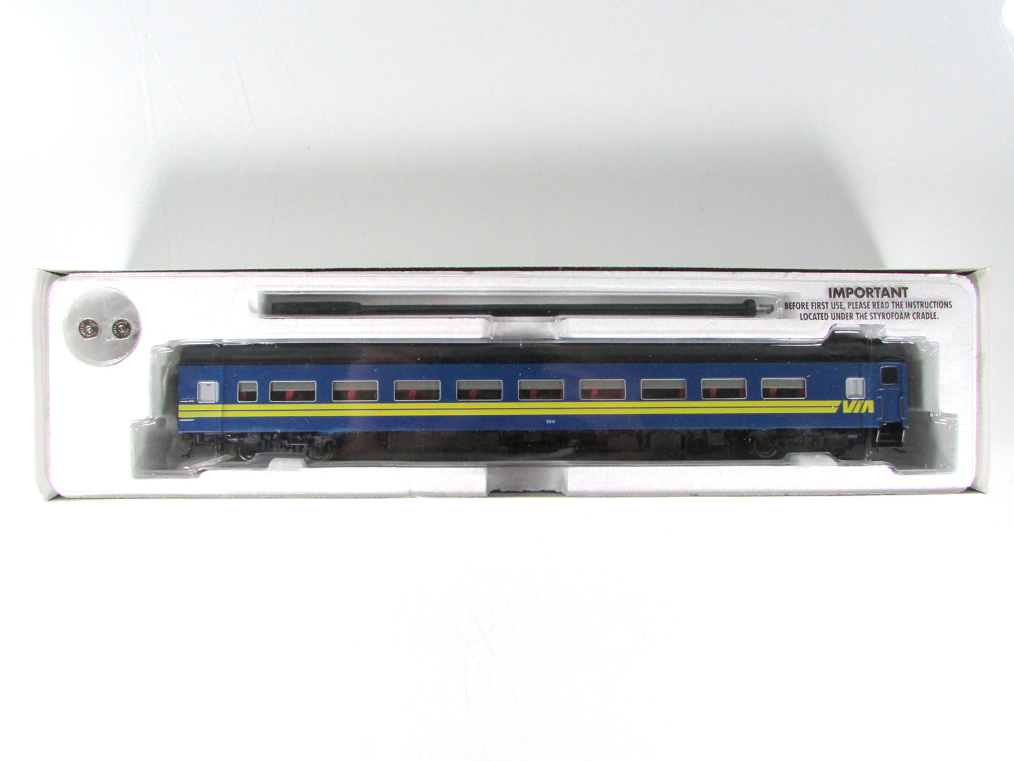 HO Scale ***VIA RAIL CANADA*** Passenger Coach #5514 --- Rapido 100006, Lighted