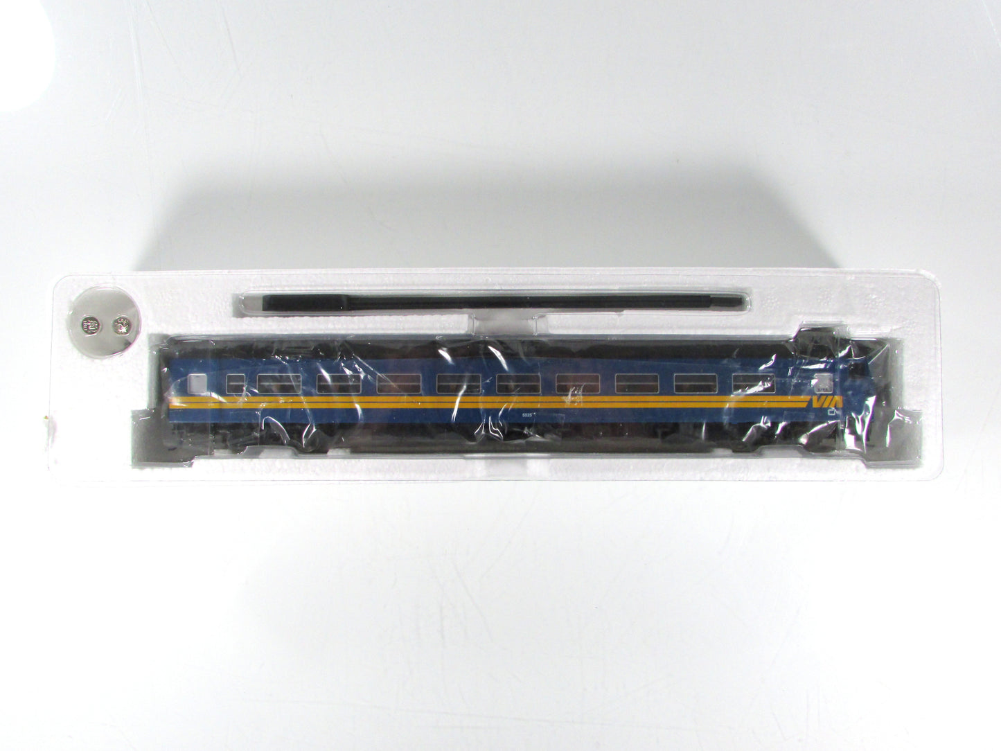 HO Scale *VIA RAIL CANADA* Passenger Coach #5525 - Rapido 100245, Lighted *RARE
