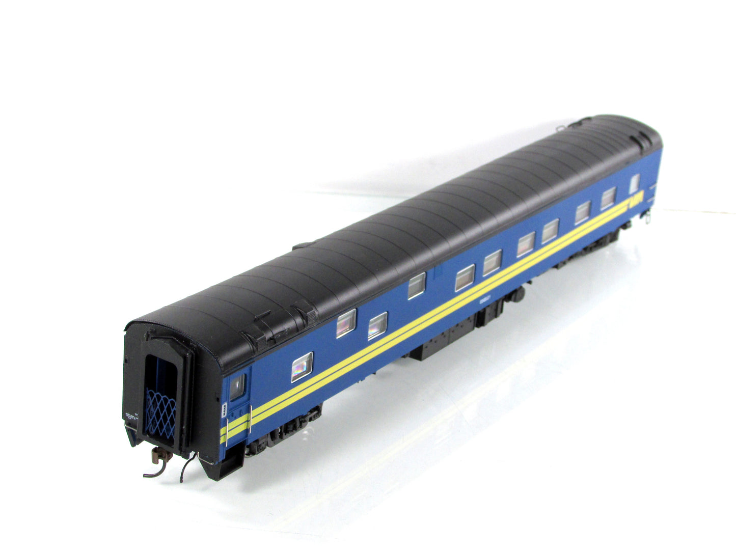 HO Scale ***VIA RAIL CANADA*** *EDGELEY* Sleeper #1113 - Rapido 101001, Lighted