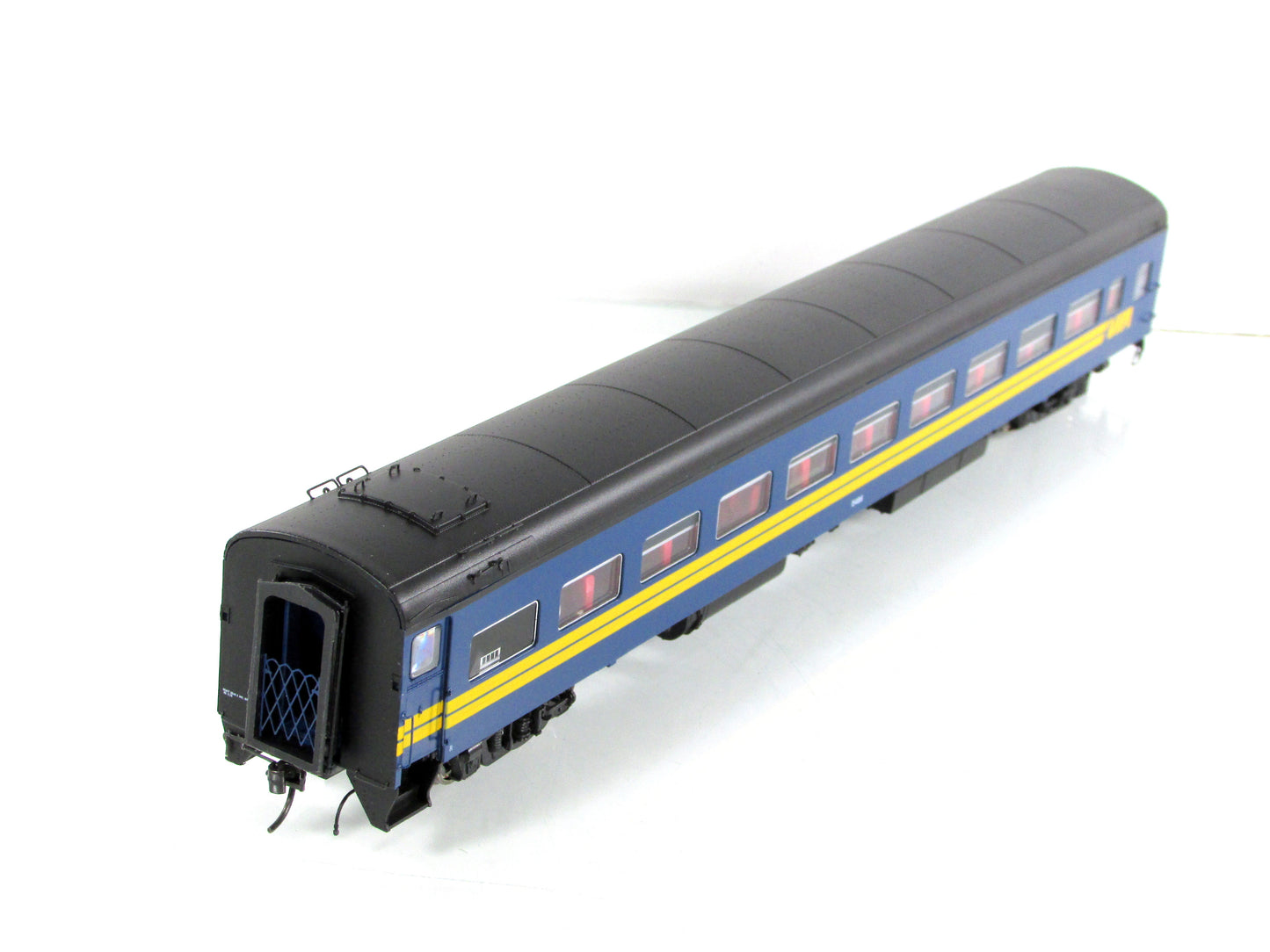 HO Scale *VIA RAIL CANADA* Passenger Coach #5486 - Rapido 100271, Lighted *RARE
