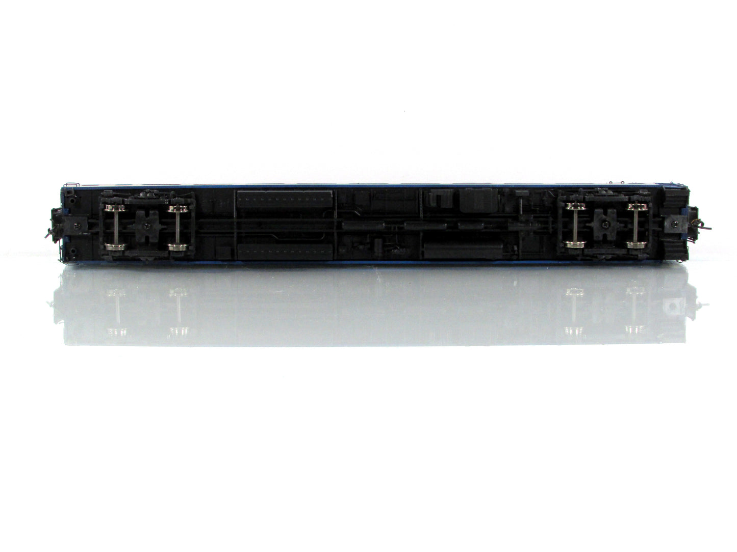 HO Scale *VIA RAIL CANADA* Passenger Coach #5486 - Rapido 100271, Lighted *RARE