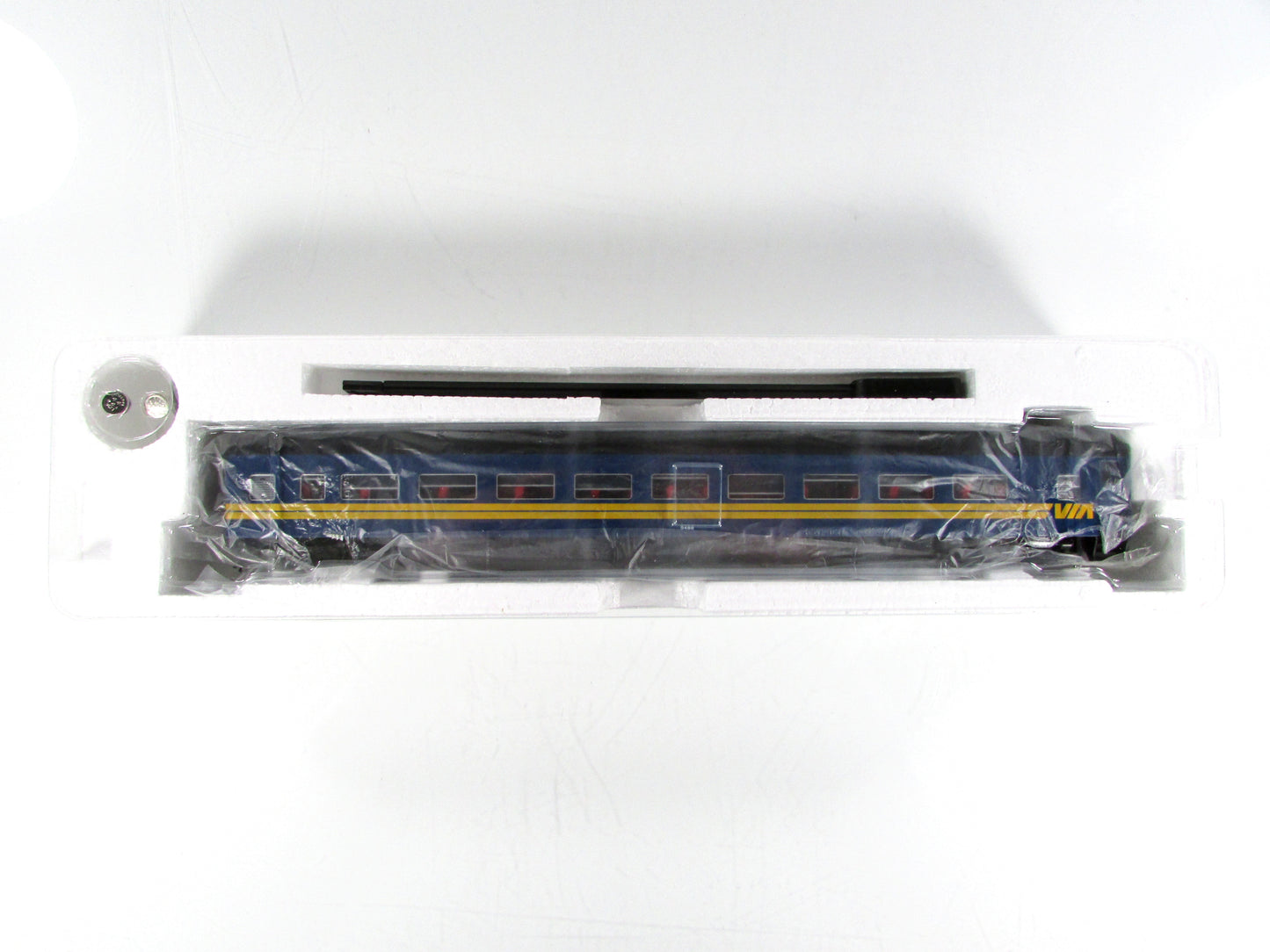 HO Scale *VIA RAIL CANADA* Passenger Coach #5486 - Rapido 100271, Lighted *RARE
