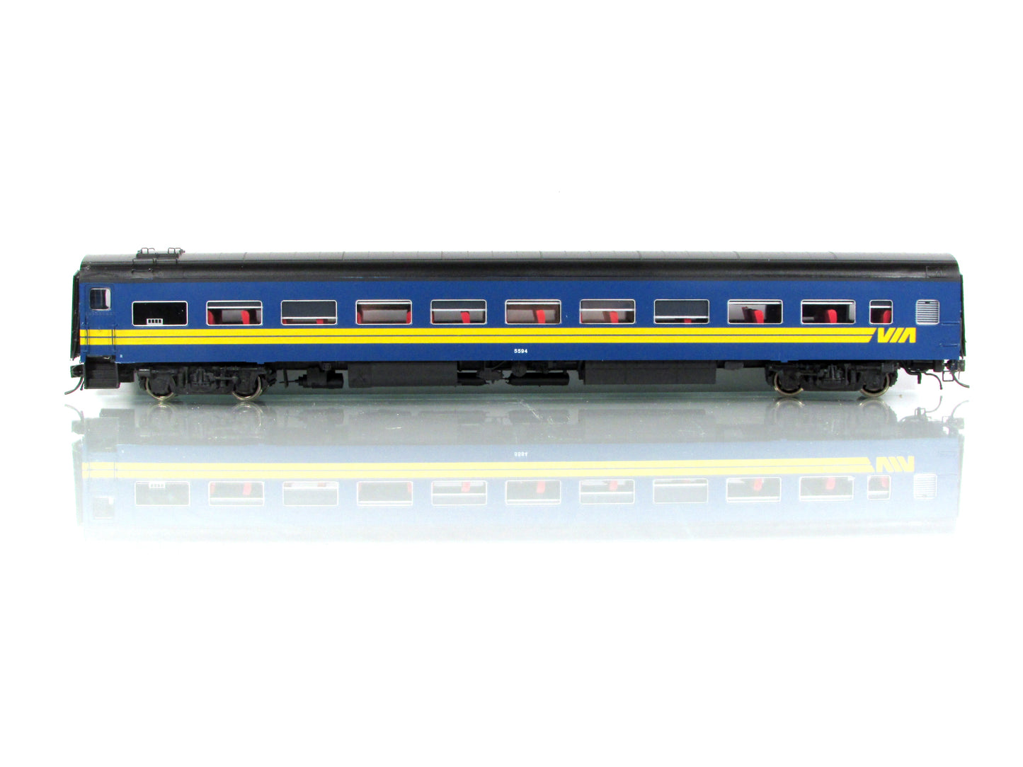 HO Scale *VIA RAIL CANADA* Passenger Coach #5594 - Rapido 100279, Lighted *RARE