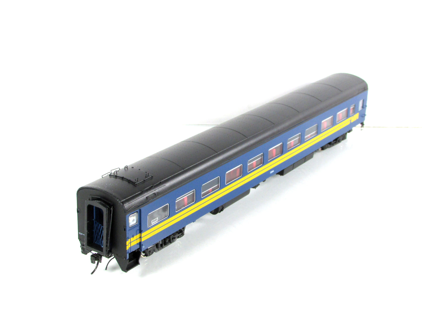 HO Scale *VIA RAIL CANADA* Passenger Coach #5594 - Rapido 100279, Lighted *RARE