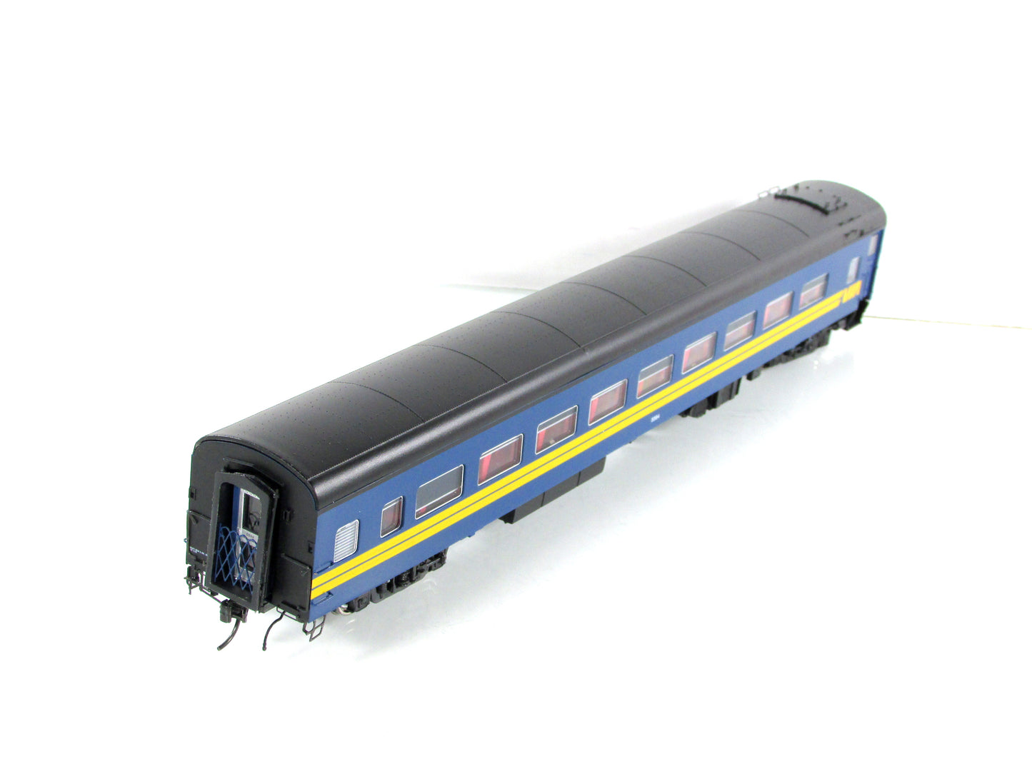 HO Scale *VIA RAIL CANADA* Passenger Coach #5594 - Rapido 100279, Lighted *RARE