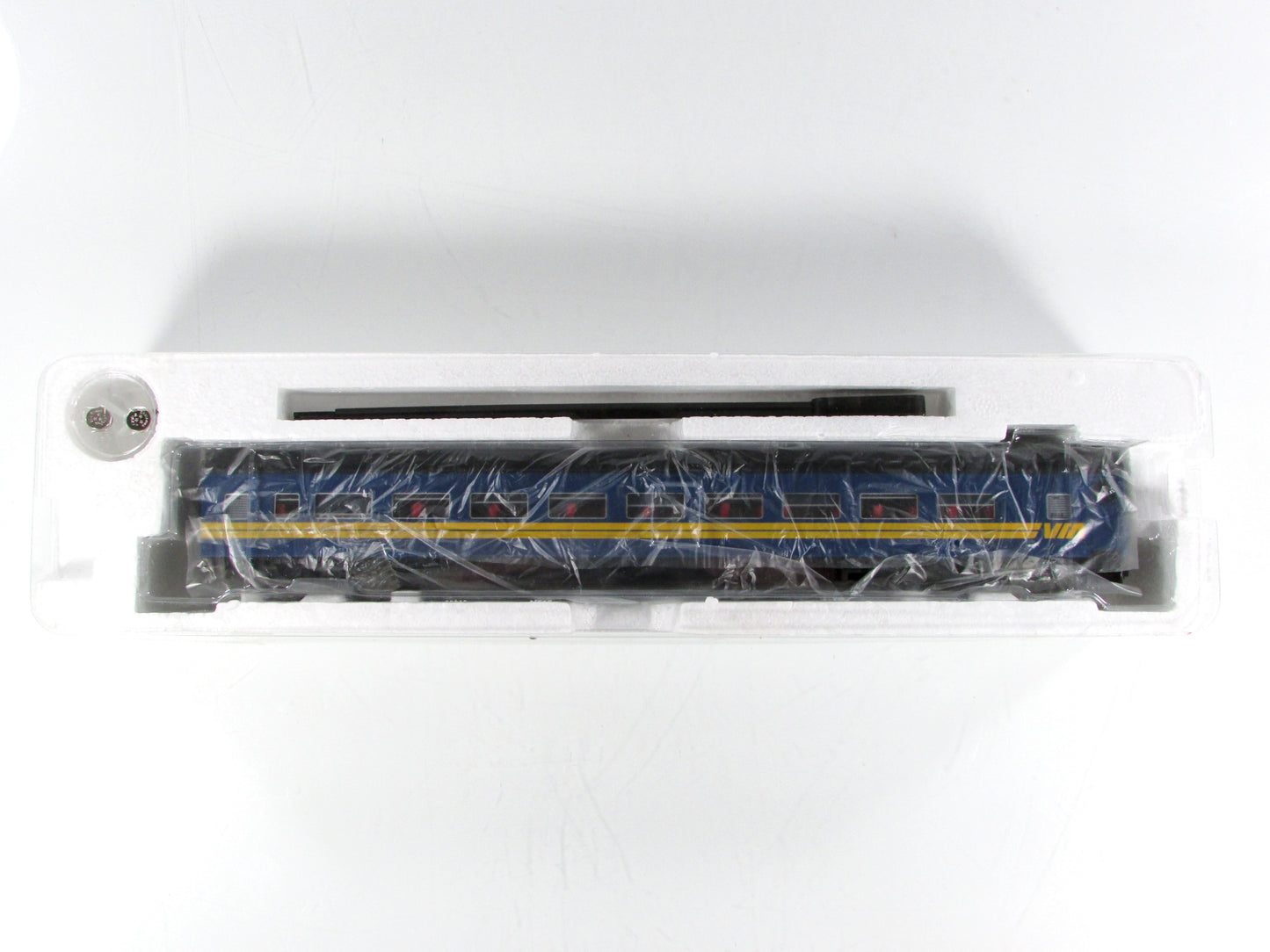 HO Scale *VIA RAIL CANADA* Passenger Coach #5594 - Rapido 100279, Lighted *RARE