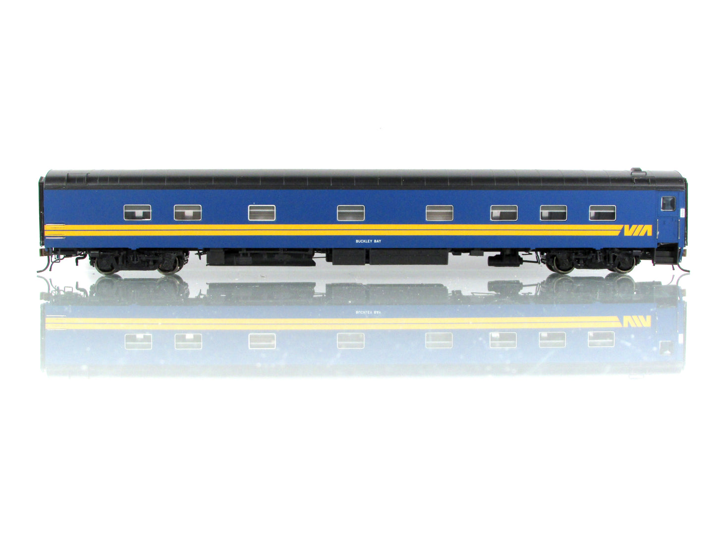 HO Scale *VIA RAIL CANADA* *BUCKLEY BAY* Sleeper #2022 - Rapido 104001, Lighted