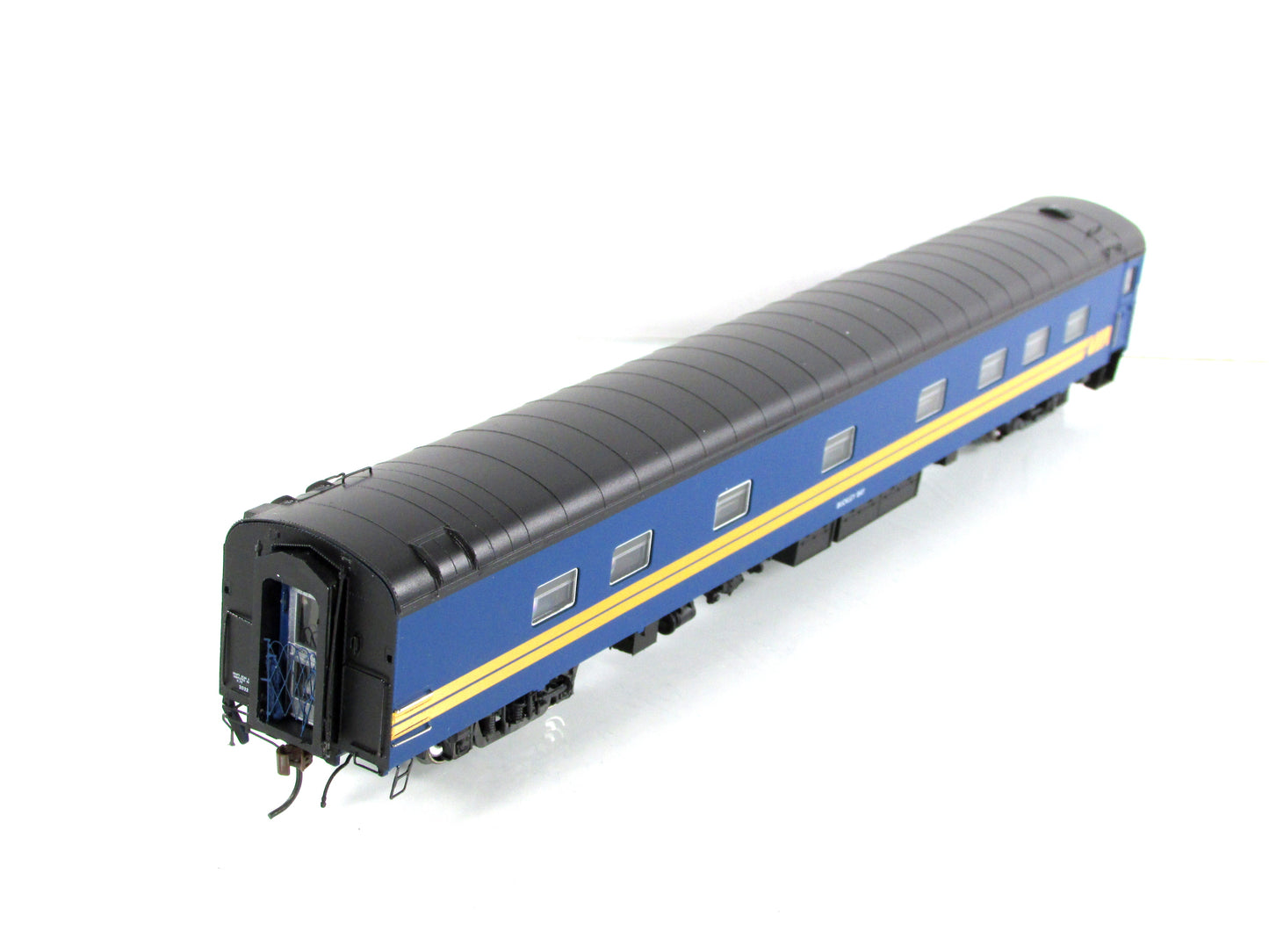 HO Scale *VIA RAIL CANADA* *BUCKLEY BAY* Sleeper #2022 - Rapido 104001, Lighted