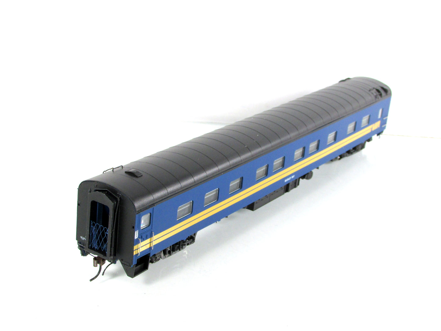 HO Scale *VIA RAIL CANADA* *BUCKLEY BAY* Sleeper #2022 - Rapido 104001, Lighted