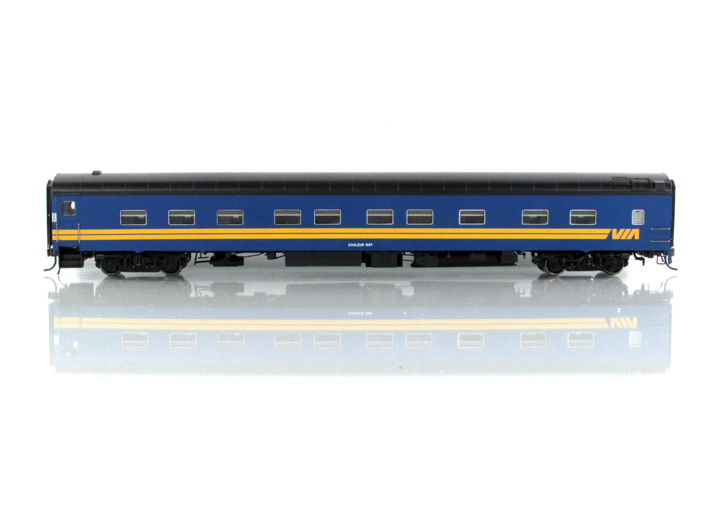 HO Scale *VIA RAIL CANADA* *CHALEUR BAY* Sleeper #2024 - Rapido 104003, Lighted
