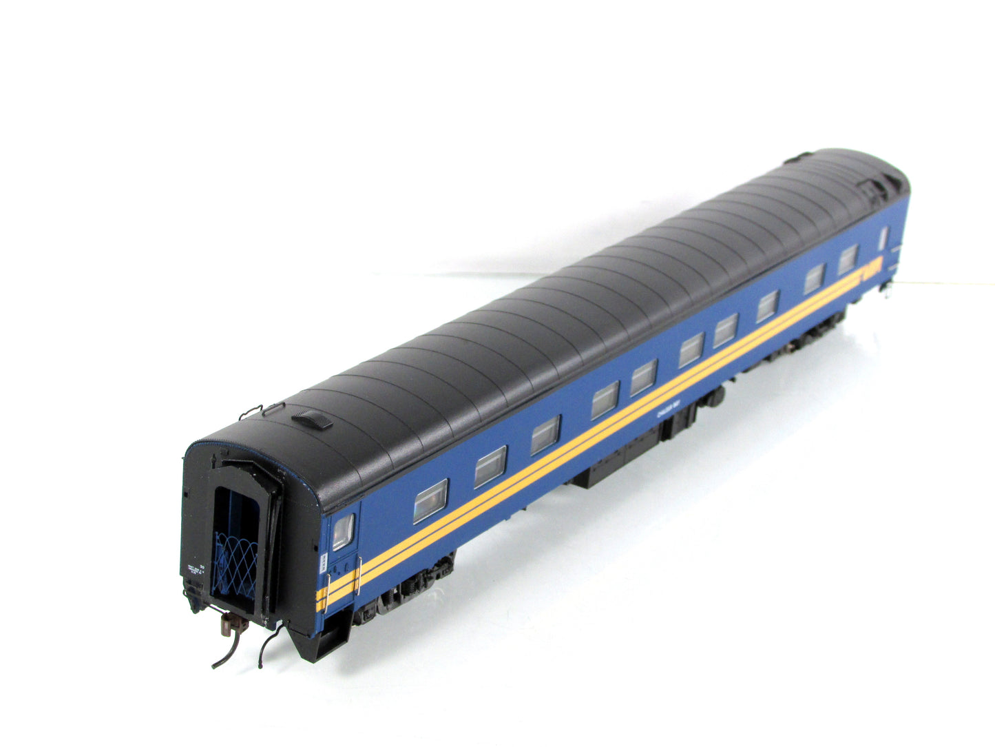 HO Scale *VIA RAIL CANADA* *CHALEUR BAY* Sleeper #2024 - Rapido 104003, Lighted